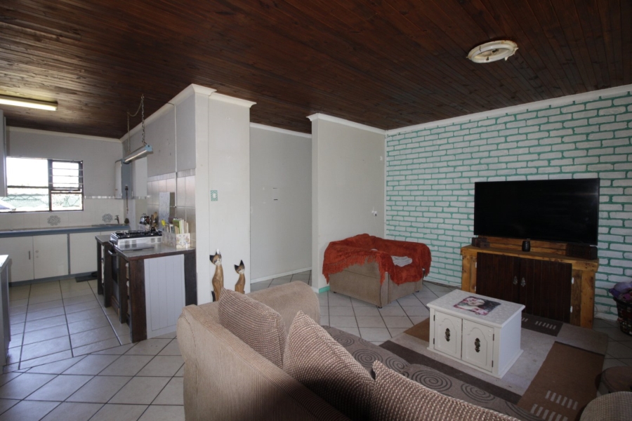 6 Bedroom Property for Sale in Wavecrest Eastern Cape